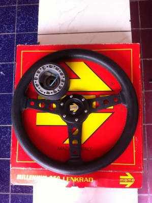 ธารนนทบุรี//ขายพวงมาลัย MOMO พร้อมคอมิสซู ราคา 1,000 บาท (พร้อมจัดส่ง)