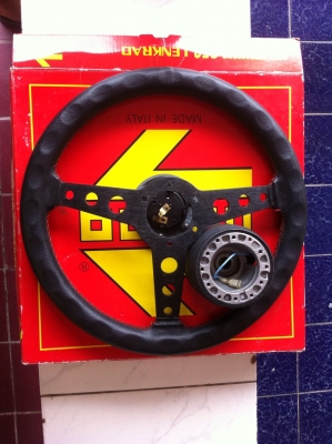 ธารนนทบุรี//ขายพวงมาลัย MOMO พร้อมคอมิสซู ราคา 1,000 บาท (พร้อมจัดส่ง)