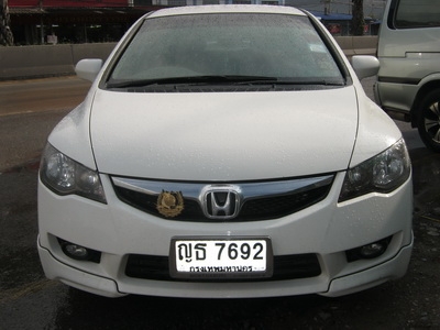 ขายดาวน์รถเก๋งHONDAcivic1.8 ปี2011สีขาว
