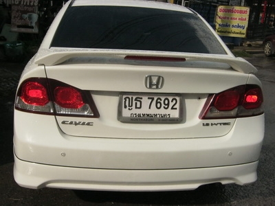 ขายดาวน์รถเก๋งHONDAcivic1.8 ปี2011สีขาว