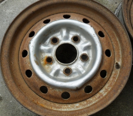 ล้อกะทะเหล็ก โตโยต้า 5 รู แบบมียักใส่ฝาตบได้ มี 4 ล้อ