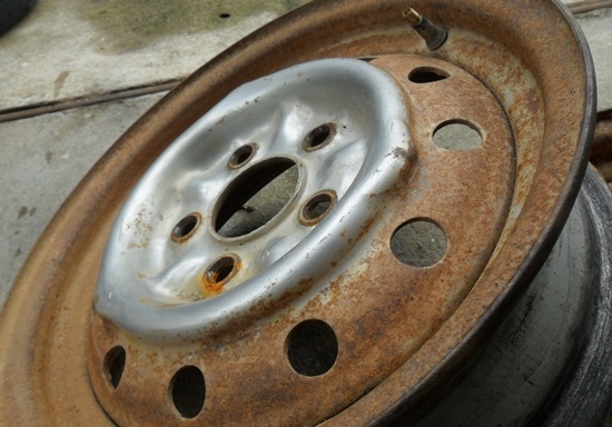 ล้อกะทะเหล็ก โตโยต้า 5 รู แบบมียักใส่ฝาตบได้ มี 4 ล้อ