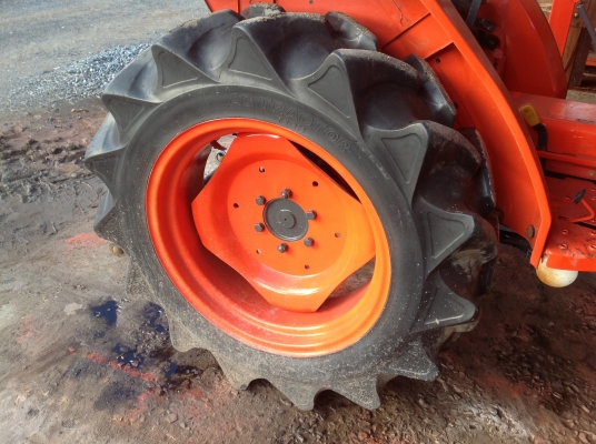 ปัญญาแทรคเตอร์มาแล้ว...จัดมาให้ครับ คูโบต้า L2808  ตัวเปล่า พร้อมเล่มทะเบียน