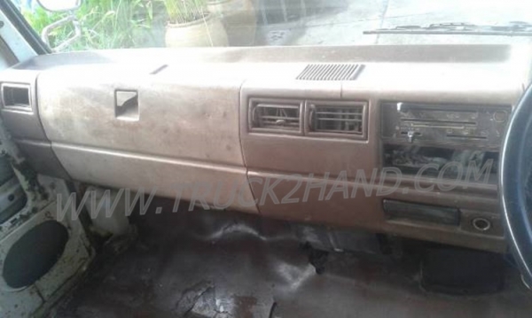 รถบรรทุก 6 ล้อดั๊มพ์ ยี่ห้อ HINO รุ่น KM777 117 แรงม้า รถบรรทุก 6 ล้อดั๊มพ์ ยี่ห้อ HINO รุ่น KM777 117 แรงม้า