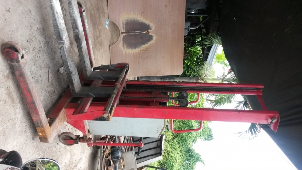 ขายฟอร์ดลิฟต์ไฟฟ้าเดินตามยกได้1ตัน