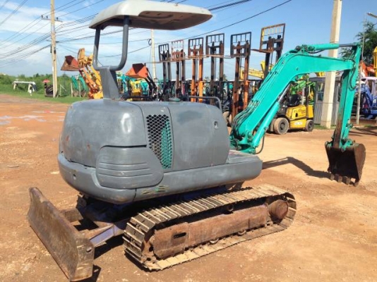 ขายรถแบคโฮ KOMATSU PC30-7 นำเข้าจากญี่ปุ่น 100 \%แทร็คเหล็ก ปั้มนิ้ว มีVDO การทำงานให้ชมครับ ติดต่อ 081-2990958