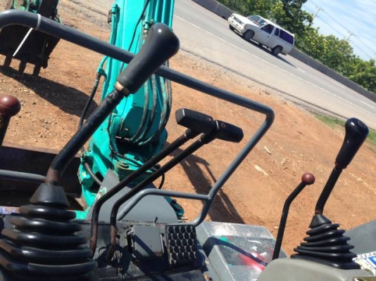 ขายรถแบคโฮ KOMATSU PC30-7 นำเข้าจากญี่ปุ่น 100 \%แทร็คเหล็ก ปั้มนิ้ว มีVDO การทำงานให้ชมครับ ติดต่อ 081-2990958