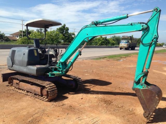 ขายรถแบคโฮ KOMATSU PC30-7 นำเข้าจากญี่ปุ่น 100 \%แทร็คเหล็ก ปั้มนิ้ว มีVDO การทำงานให้ชมครับ ติดต่อ 081-2990958