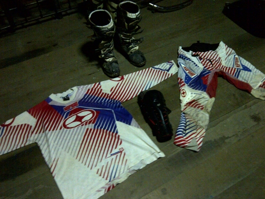 ขาย ชุดแข่งวิบาก ยี่ห้อ NoFear ชุด+รองเท้า+สนับเข่า 5500.- พร้อมส่ง