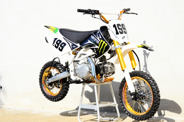 ลดล้าง    เครื่องสูตร LIFAN 125CC แรงด้วยเครื่องที่มีแรงบิดสูง ยกล้อง่ายๆ เฟรมถักรับแรงกระแทกได้สบาย กระโดดได้ โช็คหน้าหัวกลับ ท่อสูตรแต่ง และล้อ อลูมิเนียม น้ำหนักเบา ขี่ง่ายคล่องตัว โปรโมชั่น สุดท้าย เหลือเพียงไม่กี่คัน อย่ารอช้า 275