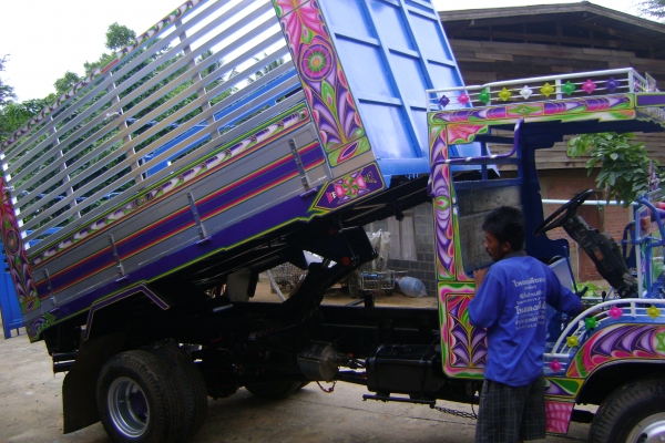 ทำสี ต่อเติม ดัดแปลงรถอีแต๋น