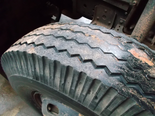 ขายด่วนรถ6ล้อNQRเครือง150แรงม้ายาว5.50เมตรปี47รถตู้