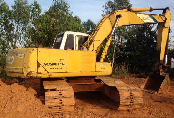 KOBELCO MARK III SK-200 Serial 17,349 เก๋งเทาแท้ รถบอดี้สวยช่วงล่างเอวใหม่โซ่เต็มดีพร้อมใช้งานได้เลย เครื่องเดิมปั๊มเดิมแห้งดีแรงดีไม่มีเยิ้ม ทำงานเร็วไม่มีโหลด ภายในเก๋งสะอาดคอนโทรลง่าย ภายนอกสวยทรงดี ช่วงล่างแน่นสภาพดี 80\% พร้อมทำงานได้เลย เอกสารสัญญาซื