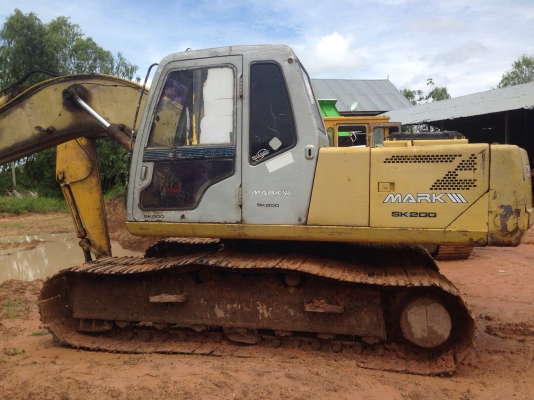 KOBELCO MARK III SK-200 Serial 17,349 เก๋งเทาแท้ รถบอดี้สวยช่วงล่างเอวใหม่โซ่เต็มดีพร้อมใช้งานได้เลย เครื่องเดิมปั๊มเดิมแห้งดีแรงดีไม่มีเยิ้ม ทำงานเร็วไม่มีโหลด ภายในเก๋งสะอาดคอนโทรลง่าย ภายนอกสวยทรงดี ช่วงล่างแน่นสภาพดี 80\% พร้อมทำงานได้เลย เอกสารสัญญาซื