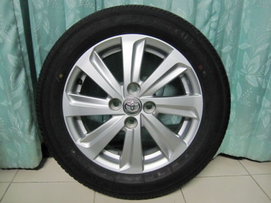 ขายล้อแม็ก TOYOTA NEW VIOS พร้อมยางป้ายแดงปี 13 ขอบ 15 สภาพใหม่มากๆ