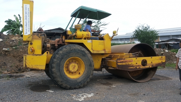 ขายรถบดสั่นสะเทือน Sakai มือสองสภาพพร้อมใช้งาน