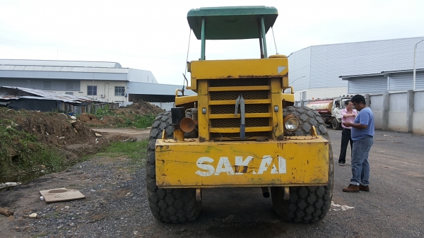 ขายรถบดสั่นสะเทือน Sakai มือสองสภาพพร้อมใช้งาน