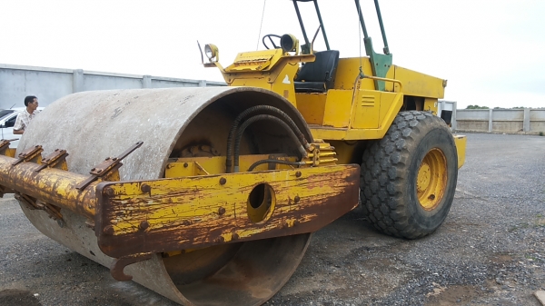 ขายรถบดสั่นสะเทือน Sakai มือสองสภาพพร้อมใช้งาน