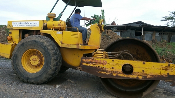 ขายรถบดสั่นสะเทือน Sakai มือสองสภาพพร้อมใช้งาน