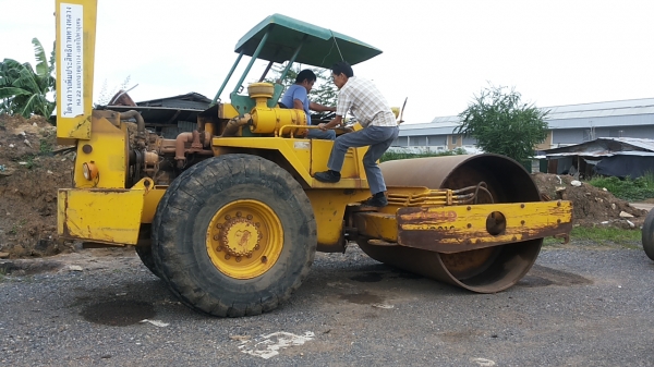 ขายรถบดสั่นสะเทือน Sakai มือสองสภาพพร้อมใช้งาน