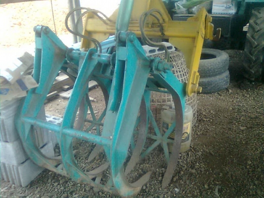 ขายรถคีบอ้อยคีบหลัง แบบ 6 ล้อ