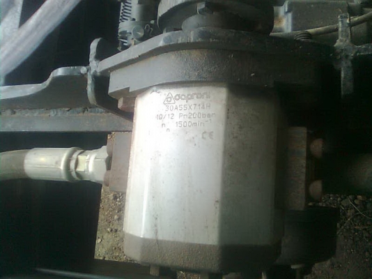 ขายรถคีบอ้อยคีบหลัง แบบ 6 ล้อ