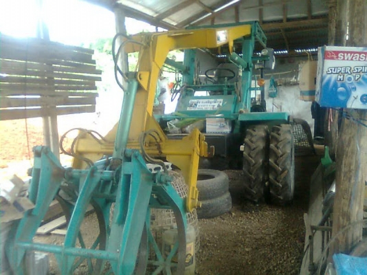 ขายรถคีบอ้อยคีบหลัง แบบ 6 ล้อ