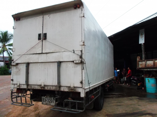 ขายด่วนรถ6ล้อNQRเครือง150แรงม้ายาว5.50เมตรปี47รถตู้แห้ง