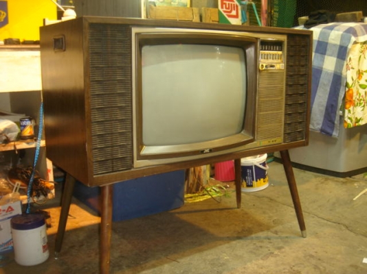 ขายทีวีโบราณขากลม 2 เครื่องเปิดติด