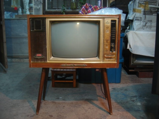ขายทีวีโบราณขากลม 2 เครื่องเปิดติด ขายทีวีโบราณขากลม 2 เครื่องเปิดติด