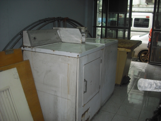 ขายเหมาอุปกรณ์สำหรับร้านซัก อบ รีด Speed Queen