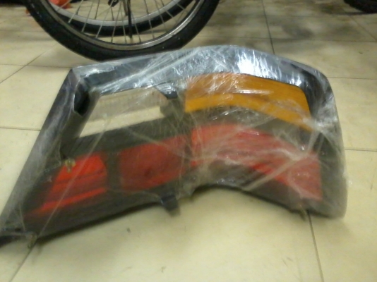 ขายฝาครอบไฟท้าย W124