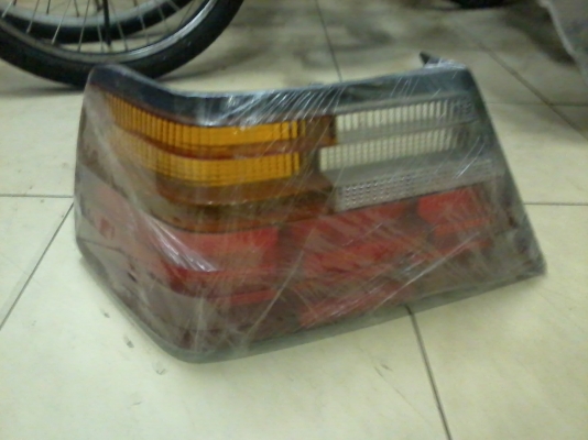 ขายฝาครอบไฟท้าย W124