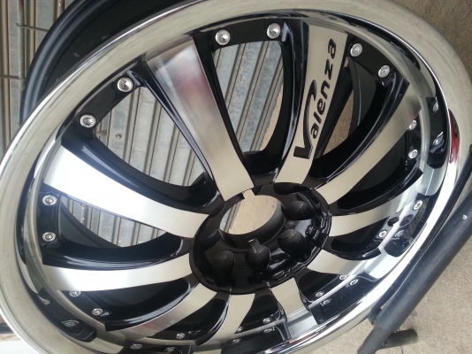 แม็กขอบ 17 4รู100/114 มี 1คู่ ราคา 2,700บาท