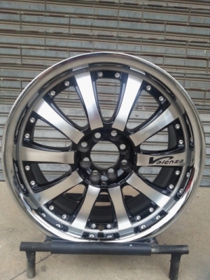 แม็กขอบ 17 4รู100/114 มี 1คู่ ราคา 2,700บาท