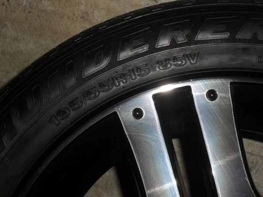 ล้อแม็ก 15นิ้ว 4รู100 พร้อมยาง 195/55R15 สวยๆ 4 ล้อ ราคา 4900 บาท