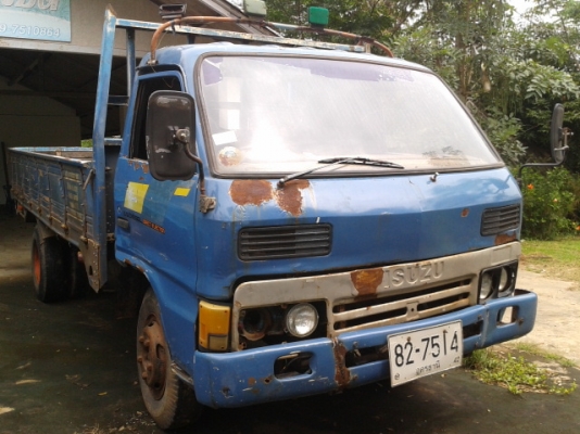 หกล้อ ISUZU ks130แรง เครืองดีมาก ยาว4.30เมตรสภาพพร้อมใช้ เอกสารทะเบียนลงเล่มแล้ว พร้อมโอน