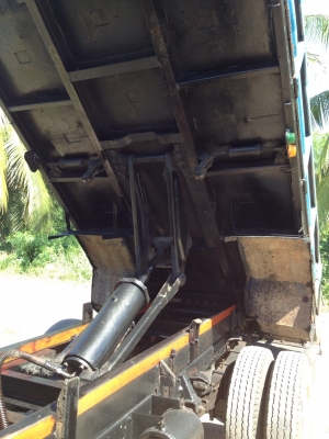 รถบรรทุก 6 ล้อ ดั้ม ISUZU  115 NPR   ราคา 500,000 บาท ราคาสามารถต่อรองได้ สนใจติดต่อคุณอภิวัชร์ 089-486-3712 เอกสารพร้อมโอน  รถเจ้าของใช้งานเอง