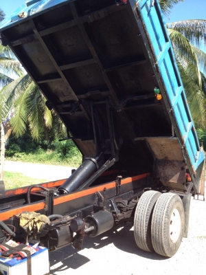รถบรรทุก 6 ล้อ ดั้ม ISUZU  115 NPR   ราคา 500,000 บาท ราคาสามารถต่อรองได้ สนใจติดต่อคุณอภิวัชร์ 089-486-3712 เอกสารพร้อมโอน  รถเจ้าของใช้งานเอง