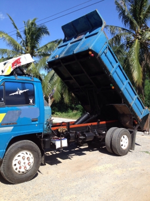 รถบรรทุก 6 ล้อ ดั้ม ISUZU  115 NPR   ราคา 500,000 บาท ราคาสามารถต่อรองได้ สนใจติดต่อคุณอภิวัชร์ 089-486-3712 เอกสารพร้อมโอน  รถเจ้าของใช้งานเอง