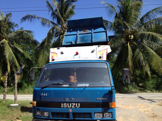 รถบรรทุก 6 ล้อ ดั้ม ISUZU  115 NPR   ราคา 500,000 บาท ราคาสามารถต่อรองได้ สนใจติดต่อคุณอภิวัชร์ 089-486-3712 เอกสารพร้อมโอน  รถเจ้าของใช้งานเอง
