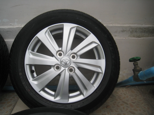 ขายล้อแม็ก Toyota vios ป้ายแดง 15"x5.5" et45 4รู100 + ยางปี13 สนใจติดต่อเล็กคลองสามครับ (081-3747940)