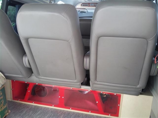 ลดราคาต้องการขายด่วนขายรถตู้พร้อมงานวิ่งรับส่งพนักงาน ลดราคาต้องการขายด่วนขายรถตู้พร้อมงานวิ่งรับส่งพนักงาน