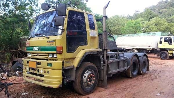 รถบรรทุก 10 ล้อหัวลาก  ยี่ห้อ ISUZU  240 แรงม้า
