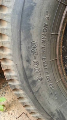 รถหัวลากบรรทุกของเหลว  ยี่ห้อ MITSUBISHI  190 แรงม้า