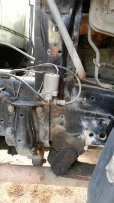 รถหัวลากบรรทุกของเหลว  ยี่ห้อ MITSUBISHI  190 แรงม้า