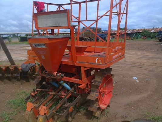 เครื่องปลูกอ้อยร่องคู่กลกิจบ้านโป่ง