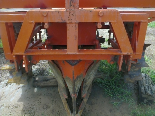 เครื่องปลูกอ้อยร่องคู่กลกิจบ้านโป่ง