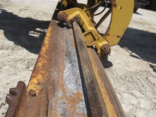 ขายรถเกรด Caterpillar 140G #72V16224 9,559 ช.ม. นำเข้าจากอเมริกา รถถึงไทยตุลาคมนี้ค่ะ ถ้าสนใจรบกวนโทร.080-656-5422 (หนิง)