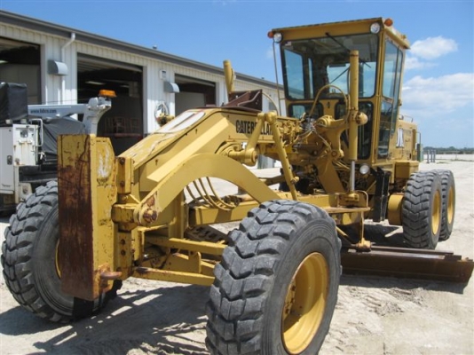 ขายรถเกรด Caterpillar 140G #72V16224 9,559 ช.ม. นำเข้าจากอเมริกา รถถึงไทยตุลาคมนี้ค่ะ ถ้าสนใจรบกวนโทร.080-656-5422 (หนิง)